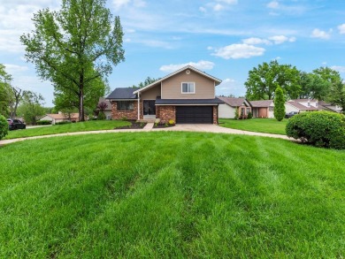 Welcome to this beautifully maintained split-level home on Lake Saint Louis Par 3 in Missouri - for sale on GolfHomes.com, golf home, golf lot
