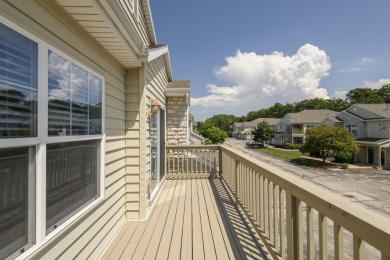 Turn-key 1BR/1BA + den end-unit condo in Pewaukee's popular on Willow Run Golf Club in Wisconsin - for sale on GolfHomes.com, golf home, golf lot