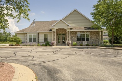 Turn-key 1BR/1BA + den end-unit condo in Pewaukee's popular on Willow Run Golf Club in Wisconsin - for sale on GolfHomes.com, golf home, golf lot
