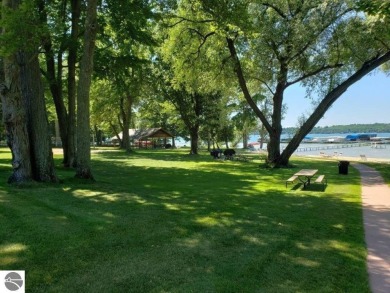 Recently renovated studio condo right in the heart of Shanty on Shanty Creek Golf Course in Michigan - for sale on GolfHomes.com, golf home, golf lot