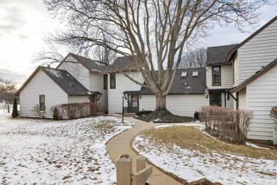 Welcome to your dream townhouse in the fabulous Heather Ridge on Heather Ridge Golf Club in Illinois - for sale on GolfHomes.com, golf home, golf lot