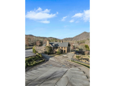 BEAUTIFUL 4BR/3.5BA TOWNHOME with high ceilings to enhance the on Chatuge Shores Golf Course in North Carolina - for sale on GolfHomes.com, golf home, golf lot