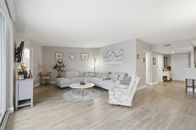 Beautifully updated third-floor condo in desirable Palm-Aire on Oaks Country Club in Florida - for sale on GolfHomes.com, golf home, golf lot