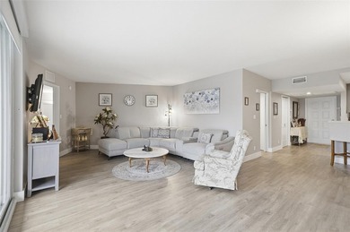 Beautifully updated third-floor condo in desirable Palm-Aire on  in Florida - for sale on GolfHomes.com, golf home, golf lot