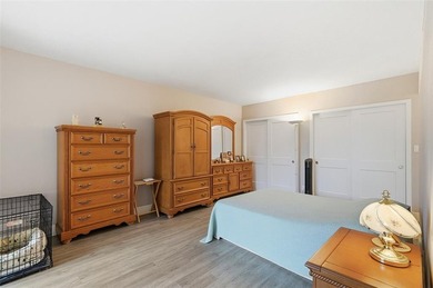 Beautifully updated third-floor condo in desirable Palm-Aire on Oaks Country Club in Florida - for sale on GolfHomes.com, golf home, golf lot