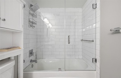 Beautifully updated third-floor condo in desirable Palm-Aire on Oaks Country Club in Florida - for sale on GolfHomes.com, golf home, golf lot