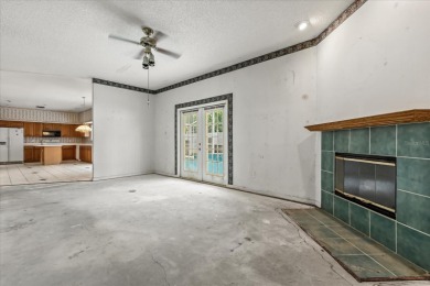 **SELLER IS PREPARED TO REPLACE THE ROOF PRIOR TO CLOSING** on Eastwood Golf Club in Florida - for sale on GolfHomes.com, golf home, golf lot