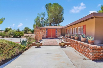 ***Gorgeous Ranch-Style Pool Home on the Apple Valley Golf on Apple Valley Country Club in California - for sale on GolfHomes.com, golf home, golf lot