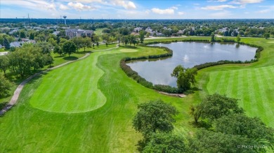 Discover relaxed sophistication in this 55+ Carillon community on The Links at Carillon in Illinois - for sale on GolfHomes.com, golf home, golf lot