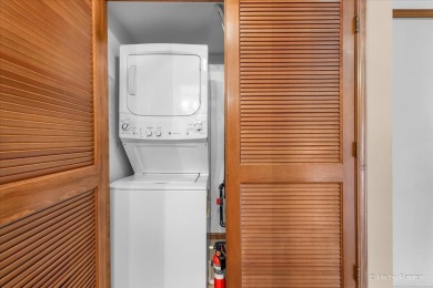 Discover relaxed sophistication in this 55+ Carillon community on The Links at Carillon in Illinois - for sale on GolfHomes.com, golf home, golf lot