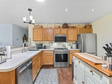 Located in The Village of Ashland! TURNKEY Exceptional 2/2 on The Links of Spruce Creek in Florida - for sale on GolfHomes.com, golf home, golf lot