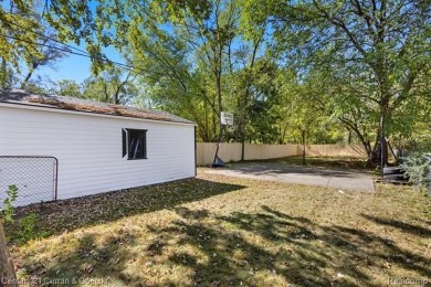 **WOW 800+ SQ FT 3 BEDROOM, 1 BATH BUNGALOW IN DETROIT**NICE on Detroit Golf Club  in Michigan - for sale on GolfHomes.com, golf home, golf lot