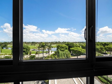 Renovated in 2023 and perfectly positioned on the 3rd floor on Links on Longboat Golf Club in Florida - for sale on GolfHomes.com, golf home, golf lot