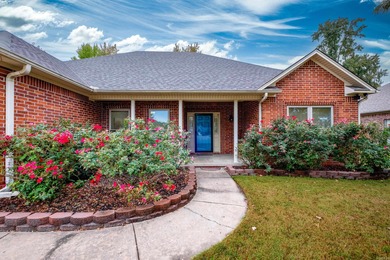 Wonderful one level located in the Country Club of Arkansas on The Country Club of Arkansas in Arkansas - for sale on GolfHomes.com, golf home, golf lot