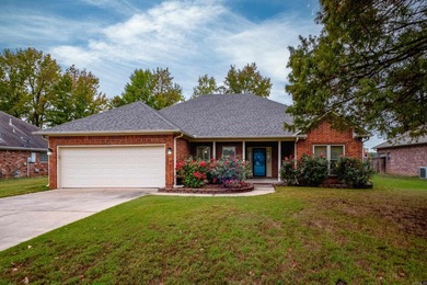 Wonderful one level located in the Country Club of Arkansas on The Country Club of Arkansas in Arkansas - for sale on GolfHomes.com, golf home, golf lot