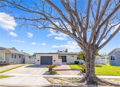 Welcome to 6742 E El Salvador in beautiful Long Beach -- a fully on El Dorado Park Golf Course in California - for sale on GolfHomes.com, golf home, golf lot