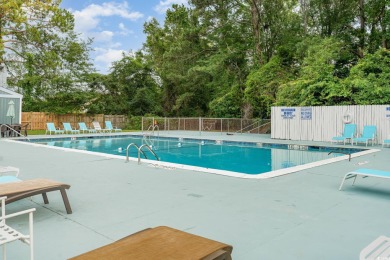 Welcome to this well-maintained 2 bedroom, 2 bathroom home in on Indian Wells Golf Course in South Carolina - for sale on GolfHomes.com, golf home, golf lot