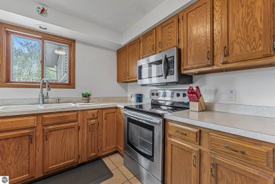An almost 2000 sq foot condo, consisting of 2 floors and awesome on Crown Golf Course in Michigan - for sale on GolfHomes.com, golf home, golf lot