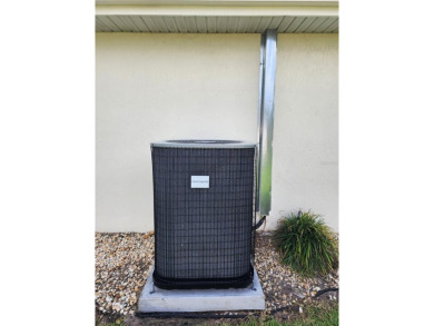 **** BRAND NEW HVAC SYSTEM JUST INSTALLED 6/27/2025! VERY on Royal Oaks Golf Club in Florida - for sale on GolfHomes.com, golf home, golf lot