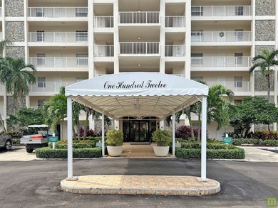 Beautiful, updated corner unit condo in Palm Aire's highly on Palm-Aire Country Club and Resort - Palms in Florida - for sale on GolfHomes.com, golf home, golf lot