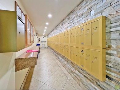 Beautiful, updated corner unit condo in Palm Aire's highly on Palm-Aire Country Club and Resort - Palms in Florida - for sale on GolfHomes.com, golf home, golf lot