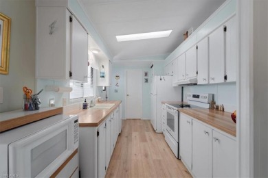 Back on Market  due to Buyer's financing fell thru ... LISTED on Silver Lakes Resort and Golf Club in Florida - for sale on GolfHomes.com, golf home, golf lot
