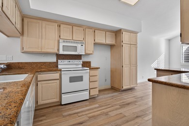 This 2 bed 3 bath home in the heart of the The Lakes Country on The Lakes Country Club in California - for sale on GolfHomes.com, golf home, golf lot