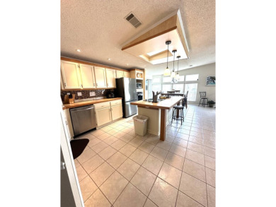Beautiful Fully Furnished 2-Bedroom Palm Harbor Home - Move-In on Schalamar Creek Golf and Country Club in Florida - for sale on GolfHomes.com, golf home, golf lot