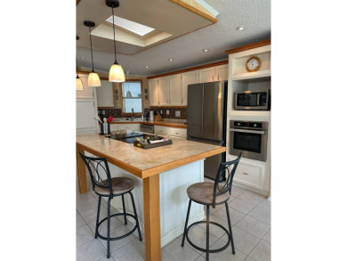 Beautiful Fully Furnished 2-Bedroom Palm Harbor Home - Move-In on Schalamar Creek Golf and Country Club in Florida - for sale on GolfHomes.com, golf home, golf lot