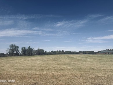 3.4 acres to build your dream home, located behind Hole #1 of on Lamar Country Club in Missouri - for sale on GolfHomes.com, golf home, golf lot