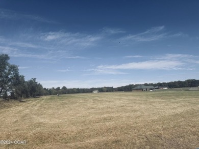 3.4 acres to build your dream home, located behind Hole #1 of on Lamar Country Club in Missouri - for sale on GolfHomes.com, golf home, golf lot