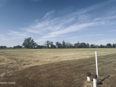 3.4 acres to build your dream home, located behind Hole #1 of on Lamar Country Club in Missouri - for sale on GolfHomes.com, golf home, golf lot