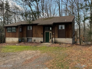 Great Location in the Hideout! Seasonal lakeviews from this 4 on The Hideout Golf in Pennsylvania - for sale on GolfHomes.com, golf home, golf lot