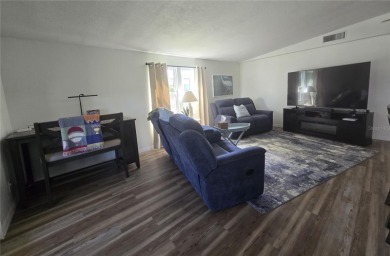 Fully renovated home in Zellwood Station, 2 bedrooms, 2 baths on Zellwood Station Country Club in Florida - for sale on GolfHomes.com, golf home, golf lot