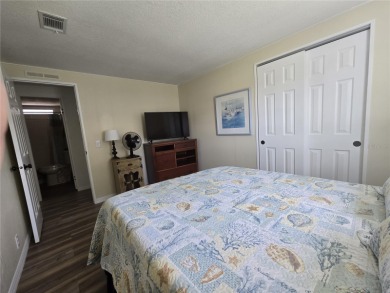 Fully renovated home in Zellwood Station, 2 bedrooms, 2 baths on Zellwood Station Country Club in Florida - for sale on GolfHomes.com, golf home, golf lot