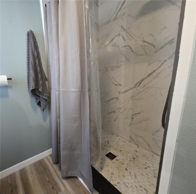 Fully renovated home in Zellwood Station, 2 bedrooms, 2 baths on Zellwood Station Country Club in Florida - for sale on GolfHomes.com, golf home, golf lot