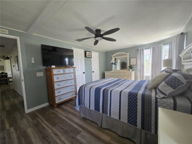 Fully renovated home in Zellwood Station, 2 bedrooms, 2 baths on Zellwood Station Country Club in Florida - for sale on GolfHomes.com, golf home, golf lot