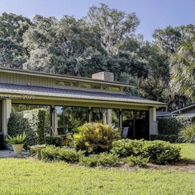 Welcome to this beautifully updated one level, end-unit on Sea Pines Golf and Resort  in South Carolina - for sale on GolfHomes.com, golf home, golf lot
