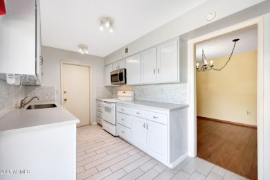 Check Out This Super Clean And Move-In Ready 2 Bed, 2 Bath Home on Sun City-Willow Creek / Willow Brook  in Arizona - for sale on GolfHomes.com, golf home, golf lot