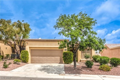 Nice single-story 2 bed, 2 bath townhome in Sun City Summerlin on Highland Falls Golf Club in Nevada - for sale on GolfHomes.com, golf home, golf lot