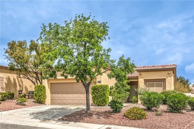Nice single-story 2 bed, 2 bath townhome in Sun City Summerlin on Highland Falls Golf Club in Nevada - for sale on GolfHomes.com, golf home, golf lot