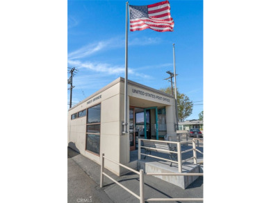 Step into this beautifully designed 2-bedroom, 1-bathroom on Leisure World Seal Beach Golf Course in California - for sale on GolfHomes.com, golf home, golf lot