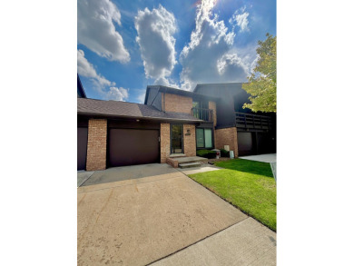 2 story, 2 bed, 1.5 bath townhouse condo with basement and on Plum Brook Golf Club in Michigan - for sale on GolfHomes.com, golf home, golf lot