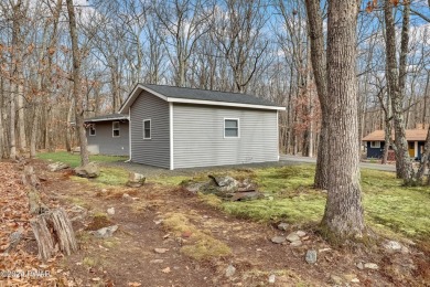 IMMACULATE RANCH WITH BRIGHT, OPEN FLOOR PLAN AND OVERSIZED on Lords Valley Country Club, Inc in Pennsylvania - for sale on GolfHomes.com, golf home, golf lot