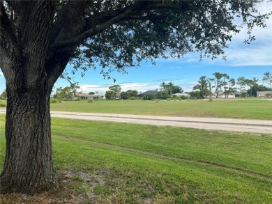 RECENTLY RENOVATED AND READY TO SELL!  Cul-de-sac location! on Pinemoor West Golf Club in Florida - for sale on GolfHomes.com, golf home, golf lot