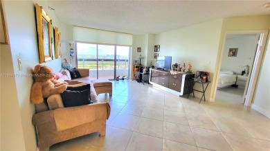 Bright and spacious 2BD/2BA unit  on the 25th Floor with 2 on Turnberry Isle Resort and Club in Florida - for sale on GolfHomes.com, golf home, golf lot