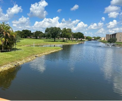 Beautiful 1 bed, 2 baths condo with screened balcony with on Sunrise Lakes Phase III in Florida - for sale on GolfHomes.com, golf home, golf lot