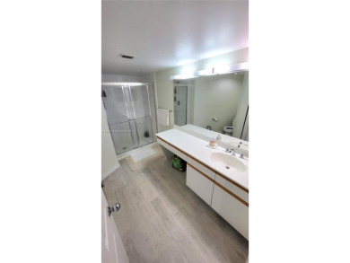 Bright and spacious 2BD/2BA unit  on the 25th Floor with 2 on Turnberry Isle Resort and Club in Florida - for sale on GolfHomes.com, golf home, golf lot