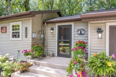 CUTE and COZY ranch home in the Heart of the Lakes. Immaculate on St. Ives Golf Club in Michigan - for sale on GolfHomes.com, golf home, golf lot