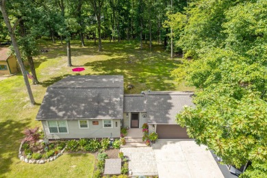 CUTE and COZY ranch home in the Heart of the Lakes. Immaculate on St. Ives Golf Club in Michigan - for sale on GolfHomes.com, golf home, golf lot